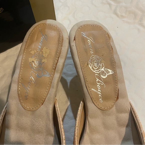 Joan Boyce Bejeweled Heels Women’s 7.5 168885 Tan/ Cream Silver Classic - Picture 2 of 10